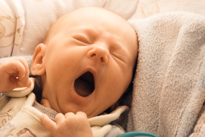 Você acorda no meio da noite com seus filhos aos berros ou do seu lado chorando. Não tem nada que assuste mais do que isso. Logo vem a mente o pior do pior e nosso coração aperta desesperadamente. Então veja aqui porque seu filho acorda chorando durante a noite!